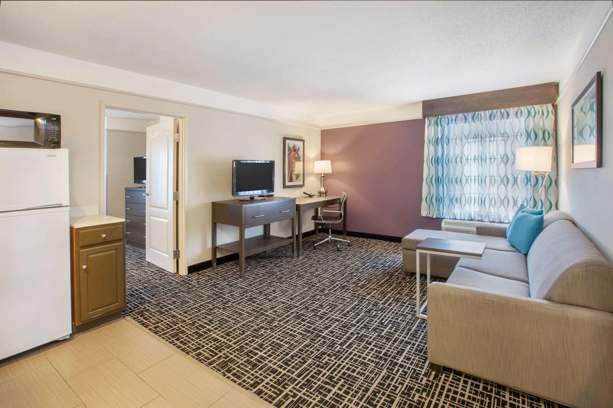 La Quinta By Wyndham Cincinnati Airport Florence Bagian luar foto