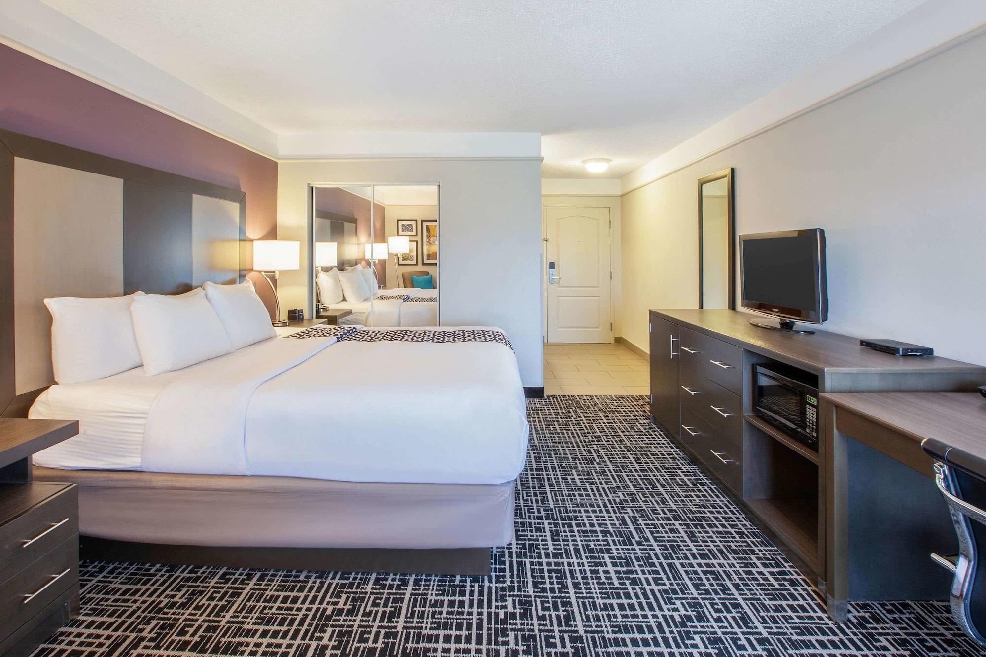 La Quinta By Wyndham Cincinnati Airport Florence Bagian luar foto